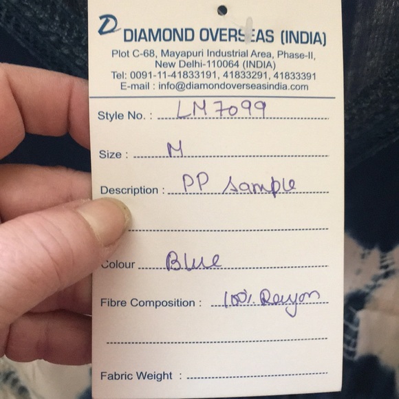 Super cute top nwt size xlarge so many ways t wear - Picture 3 of 8